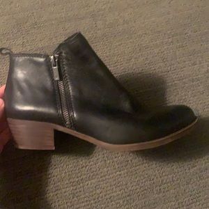 Luckybrand boots. great condition. BRAND NEW